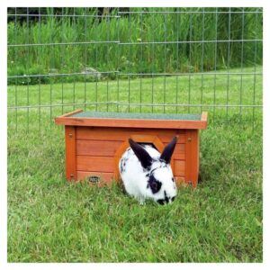 Das Natura Kleintierhaus aus hochwertigem, lasiertem Kiefernholz ist die perfekte Unterkunft für Ihre kleinen Haustiere. Mit einem robusten Dach aus besandeter Dachpappe bietet es optimalen Schutz vor Witterungseinflüssen und ist somit ideal für den Einsatz im Freigehege geeignet. Die einfache Selbstmontage macht es besonders benutzerfreundlich. In der ansprechenden Farbe Braun und mit kompakten Maßen von ca. 40 x 20 x 28 cm fügt sich das Kleintierhaus harmonisch in jeden Garten ein. Schaffen Sie einen sicheren und gemütlichen Rückzugsort für Ihre kleinen Freunde – mit diesem wetterfesten Kleintierhaus treffen Sie die beste Wahl für hohe Qualität und Funktionalität!