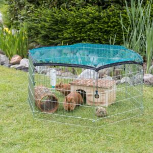 Dieser hochwertige und wetterfeste Metallzaun besteht aus 6 Elementen mit den Maßen 63 × 58 cm und bietet optimalen Schutz für Ihren Garten oder Ihre Tiere. Mit einem praktischen Schutznetz und einer Maschenweite von 1 × 1 cm sorgt er für Sicherheit und Stabilität. Die integrierte Tür ermöglicht einen einfachen Zugang, während die Erweiterbarkeit durch zusätzliche Elemente Ihnen Flexibilität bei der Gestaltung Ihres Bereichs bietet. Im Lieferumfang sind zudem Heringe enthalten, die eine einfache und sichere Befestigung gewährleisten. Mit einem Durchmesser von ca. 126 cm ist dieser Zaun die ideale Lösung für alle, die Wert auf hohe Qualität und Funktionalität legen.