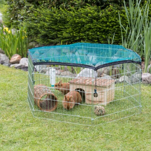 Dieser hochwertige und wetterfeste Metallzaun besteht aus 6 Elementen mit den Maßen 63 × 58 cm und bietet optimalen Schutz für Ihren Garten oder Ihre Tiere. Mit einem praktischen Schutznetz und einer Maschenweite von 1 × 1 cm sorgt er für Sicherheit und Stabilität. Die integrierte Tür ermöglicht einen einfachen Zugang, während die Erweiterbarkeit durch zusätzliche Elemente Ihnen Flexibilität bei der Gestaltung Ihres Bereichs bietet. Im Lieferumfang sind zudem Heringe enthalten, die eine einfache und sichere Befestigung gewährleisten. Mit einem Durchmesser von ca. 126 cm ist dieser Zaun die ideale Lösung für alle, die Wert auf hohe Qualität und Funktionalität legen.