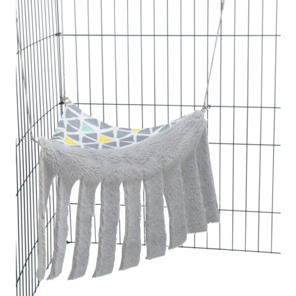 Dieser praktische Plüsch-Hängesitz ist ideal für Kleinnager und Kaninchen und bietet einen gemütlichen Rückzugsort in ihrem Zuhause. Mit den Maßen von 41 × 27 × 23 cm passt er perfekt in jeden Käfig und ist einfach zum Einhängen. Hergestellt aus hochwertigem Polyester, sorgt der weiche Plüsch für maximalen Komfort und Sicherheit. Die Handwäsche ermöglicht eine einfache Reinigung, sodass der Hängesitz stets hygienisch bleibt. Gönnen Sie Ihrem Haustier diesen komfortablen Rückzugsort – für glückliche und zufriedene Kleinnager!