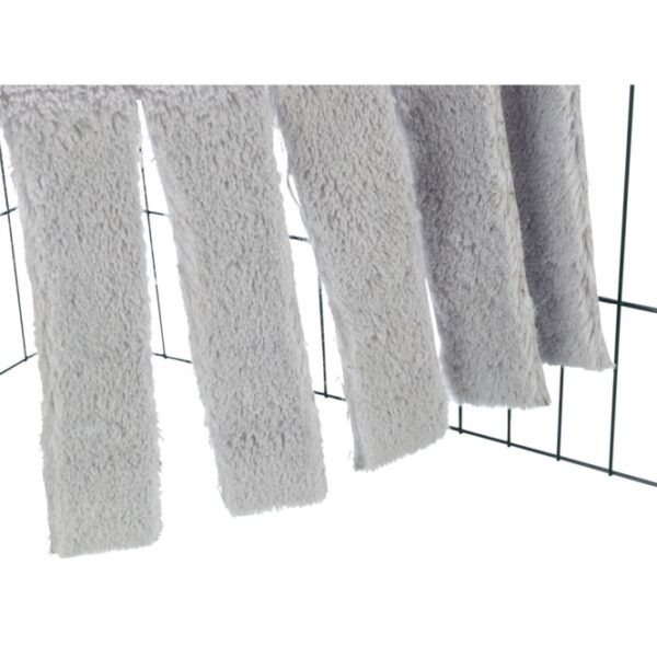 Dieser praktische Plüsch-Hängesitz ist ideal für Kleinnager und Kaninchen und bietet einen gemütlichen Rückzugsort in ihrem Zuhause. Mit den Maßen von 41 × 27 × 23 cm passt er perfekt in jeden Käfig und ist einfach zum Einhängen. Hergestellt aus hochwertigem Polyester, sorgt der weiche Plüsch für maximalen Komfort und Sicherheit. Die Handwäsche ermöglicht eine einfache Reinigung, sodass der Hängesitz stets hygienisch bleibt. Gönnen Sie Ihrem Haustier diesen komfortablen Rückzugsort – für glückliche und zufriedene Kleinnager!