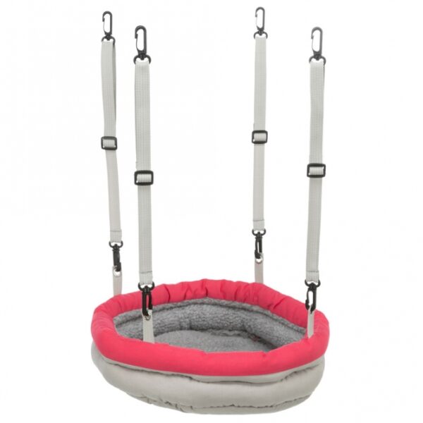 Entdecken Sie das extra große Kuschelbett, das perfekt für alle Arten von Nagern und Kleintieren wie Ratten und Chinchillas geeignet ist. Dieses hochwertige Bett besteht aus strapazierfähigem Nylon und weichem Lammfellimitat, gefüllt mit hochwertigem Polyestervlies, um maximalen Komfort zu bieten. Dank der stufenlos verstellbaren und abnehmbaren Nylongurte lässt sich das Bett problemlos in jedem Käfiggitter einhängen. Es ist wendbar und verfügt über einen verstärkten Boden mit einer stabilen Pappeinlage, die Langlebigkeit garantiert. Die Reinigung ist einfach, da das Bett bei 30° per Handwäsche gewaschen werden kann. Mit einem Durchmesser von ca. 25 cm und einer Höhe von ca. 8 cm ist es die ideale Schlafgelegenheit für Ihre kleinen Freunde. Bitte beachten Sie, dass die Farbwahl je nach Lagerbestand erfolgt, mögliche Farben sind Braun-Natur und Grün-Grau. Sorgen Sie für das Wohlbefinden Ihrer Haustiere mit diesem praktischen und gemütlichen Kuschelbett – die beste Wahl für kleine Nager!