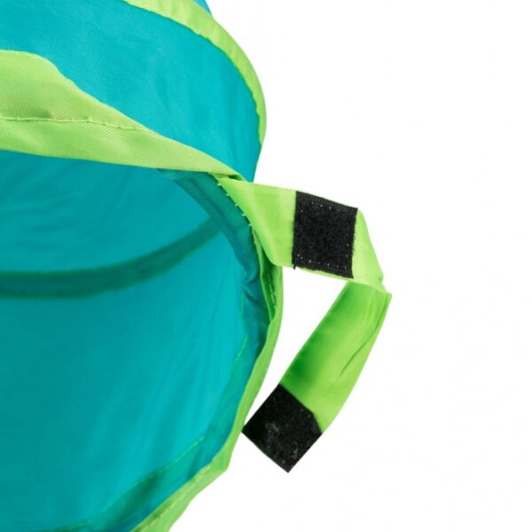 Entdecken Sie den perfekten Spieltunnel für Kleintiere wie Zwergkaninchen und Meerschweinchen! Dieser langlebige Tunnel aus hochwertigem Nylon bietet durch eine integrierte Spiralfeder optimale Formstabilität und sorgt für stundenlangen Spielspaß. Mit den Maßen von ca. 19 x 117 cm (Durchmesser x Länge) ist er ideal für kleine Haustiere, die ihre Umgebung erkunden möchten. Der Spieltunnel ist in verschiedenen Farben erhältlich, wobei die Farbwahl je nach Lagerbestand erfolgt. Gönnen Sie Ihrem kleinen Freund dieses praktische und günstige Spielzeug für mehr Bewegung und Freude!