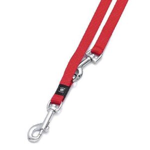 Dieser strapazierfähige Nylon-Gürtel ist die perfekte Wahl für modebewusste Menschen, die Wert auf hohe Qualität und Funktionalität legen. Er ist nicht nur in topmodischen Farben erhältlich, sondern überzeugt auch durch seine verchromten Beschläge, die ihm einen eleganten Look verleihen. Mit einer Länge von 250 cm lässt sich der Gürtel mühelos 4-fach verstellen, was ihn ideal für verschiedene Körpergrößen macht. Investieren Sie in diesen langlebigen Nylon-Gürtel und genießen Sie einen stilvollen und praktischen Begleiter für jeden Anlass!