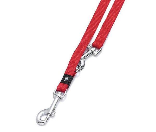 Unser hochwertiges Nylonband ist aus stabilem Nylonmaterial gefertigt und überzeugt durch seine Langlebigkeit und hohe Qualität. Erhältlich in topmodischen Farben, ist es nicht nur funktional, sondern auch ein echter Blickfang. Die verchromten Beschläge verleihen dem Band zusätzlichen Glanz und Robustheit. Mit einer Länge von 200 cm und der praktischen 3-fach Verstellbarkeit passt es sich individuell an Ihre Bedürfnisse an. Ideal für alle, die Wert auf Stil und Funktionalität legen – entdecken Sie jetzt das beste Nylonband für Ihre Ansprüche!