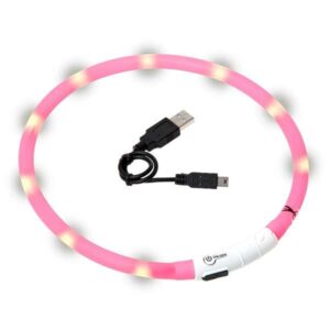 Der Visio Light LED-Schlauch sorgt dafür, dass Ihr Hund bis zu einer Entfernung von 500 m für alle sichtbar ist und bietet somit Sicherheit bei Nachtspaziergängen. Dieser innovative Leuchtschlauch benötigt keine teuren Batterien, da er mit einem praktischen, aufladbaren Li-Ion Akku ausgestattet ist, der einfach über das mitgelieferte USB-Kabel aufgeladen werden kann – ideal für den Einsatz zuhause oder unterwegs. Der spritzwassergeschützte und CE-konforme Leuchtschlauch kann sowohl im Blink- als auch im Dauerlichtmodus betrieben werden, wodurch Sie die Sichtbarkeit anpassen können. Zudem ist der Schlauch universell kürzbar und passt sich Halsweiten von 20 bis 70 cm an. Verfügbar in einer auffälligen Pinkfarbe, ist der Visio Light LED-Schlauch die perfekte Wahl für alle Hundebesitzer, die Wert auf hohe Qualität und Sicherheit legen.