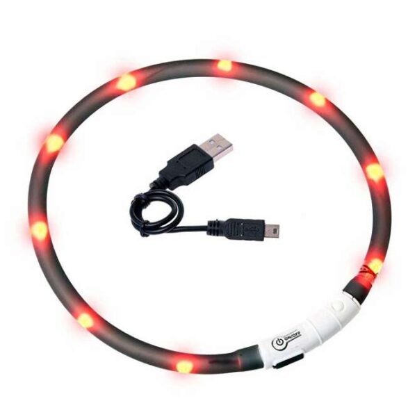 Der Visio Light LED-Schlauch sorgt dafür, dass Ihr Hund bis zu einer Entfernung von ca. 500 Metern für alle sichtbar ist. Dieser innovative Leuchtschlauch benötigt keine teuren Batterien, die ständig gewechselt werden müssen, sondern verfügt über einen praktischen, wiederaufladbaren Li-Ion Akku. Das Aufladen erfolgt ganz einfach über das mitgelieferte USB-Kabel, beispielsweise an Ihrem Computer. Der spritzwassergeschützte LED-Schlauch ist CE-konform und lässt sich flexibel auf Blink- oder Dauerlicht einstellen. Eine ausführliche Anleitung liegt bei. Dank seiner universellen Kürzbarkeit ist der Schlauch für Halsweiten von ca. 20 bis 58 cm geeignet und überzeugt in elegantem Schwarz. Sichern Sie sich jetzt diesen hochwertigen LED-Hundeschlauch für mehr Sichtbarkeit und Sicherheit bei nächtlichen Spaziergängen!
