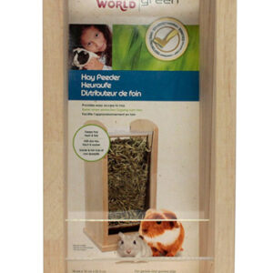 **Optimierte Produktbeschreibung für LivingWorld Green Heuraufe** Entdecken Sie die LivingWorld Green Heuraufe – die perfekte Lösung für eine naturnahe und gesunde Umgebung Ihres Kleintieres. Hergestellt aus umweltfreundlichem Gummibaumholz und Plexiglasscheiben, bietet diese hochwertige Heuraufe optimalen Zugang zu frischem Heu, egal ob im Käfig, Terrarium oder beim Freilauf. Die praktische und flexible Bauweise ermöglicht eine einfache Platzierung an jedem Ort, ohne dass eine Befestigung am Käfiggitter erforderlich ist. So können Sie die Heuraufe problemlos von einem Raum in den anderen transportieren oder beim Käfigreinigen beiseite stellen. Die geschlossene Aufbewahrungskammer verhindert, dass Ihr Tier im Heu liegt und es verunreinigt, was die Verbreitung von Heuallergien minimiert. Ideal für Rennmäuse und Meerschweinchen, bietet diese Heuraufe mit den Außenmaßen von ca. 16 x 16 x 32,5 cm (BxTxH) eine sichere und saubere Lösung. Bitte beachten Sie, dass das Heu nicht im Lieferumfang enthalten ist. Holen Sie sich die LivingWorld Green Heuraufe und fördern Sie das Wohlbefinden Ihres Haustieres mit einem Stück Natur!