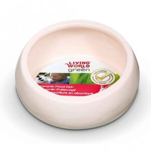 Diese neuen ergonomischen Nagernäpfe von Hagen sind die perfekte Lösung für Ihr Kleintier. Dank der speziellen Abschrägung können Nager wie Kaninchen und Meerschweinchen bequem fressen, ohne ihren Hals unnötig zu recken. Die hochwertigen Näpfe bestehen aus porenfreier Keramik, die Bakterien fernhält und somit die Gesundheit Ihres Tieres schützt. Mit einem extra schweren Boden sind die Näpfe stabil und kippsicher, was sie ideal für den täglichen Gebrauch macht. Diese kauresistenten Näpfe sind vielseitig einsetzbar und eignen sich sowohl für Wasser als auch für Futter. Erhältlich in verschiedenen attraktiven Farben, bieten sie nicht nur Funktionalität, sondern auch einen schönen Akzent in jedem Käfig. Die Maße von ca. 14 x 6,5 x 14 cm und ein Fassungsvermögen von ca. 420 ml machen diese Näpfe zu einer ausgezeichneten Wahl für größere Kleintiere. Sichern Sie sich jetzt diese hochwertigen Nagernäpfe für das Wohlbefinden Ihres Haustiers!