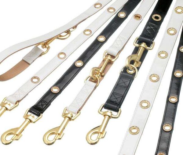 Entdecken Sie die exklusive NOBLE LINE, die für ihr einzigartiges Design und ihre hochwertige Verarbeitung bekannt ist. Jedes Stück dieser Kollektion vereint stilvolle Eleganz mit praktischen Funktionen und wird durch edle goldene Beschläge perfekt ergänzt. Ob für Ihr Zuhause oder als besonderes Geschenk, die NOBLE LINE bietet Ihnen nicht nur hohe Qualität, sondern auch ein ansprechendes Erscheinungsbild. Genießen Sie das Gefühl von Luxus und Stil in Ihrem Alltag – ideal für alle, die das Besondere schätzen.