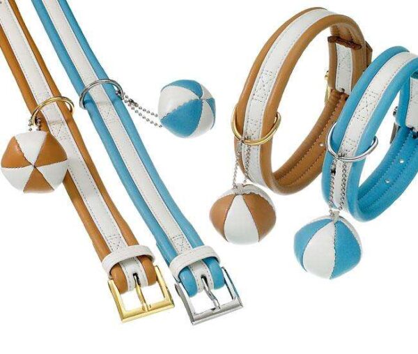 Das COTTAGE LINE Halsband in Blau-Weiß (30 mm, 60 cm) ist die perfekte Wahl für den stilbewussten Hundebesitzer. Dieses trendige Halsband vereint modisches Design mit hochwertigem Kunstleder und bietet Ihrem Hund nicht nur einen edlen Look, sondern auch hohen Tragekomfort. Die sorgfältige Verarbeitung und die verchromten Beschläge sorgen dafür, dass dieses Halsband nicht nur als schickes Accessoire, sondern auch als langlebiges und robustes Produkt überzeugt. Machen Sie das COTTAGE LINE Halsband zum Lieblingsschmuckstück Ihres Hundes und setzen Sie ein modisches Statement bei jedem Spaziergang! Ideal für alle, die Wert auf Qualität und Stil legen.