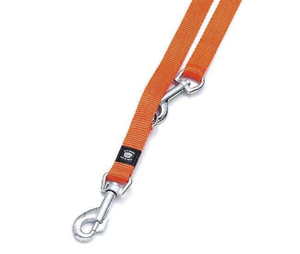 Entdecken Sie unser hochwertiges Nylon-Gurtband, das aus stabilem Nylonmaterial gefertigt ist und in topmodischen Farben erhältlich ist. Dieses strapazierfähige Gurtband mit verchromten Beschlägen bietet nicht nur hohe Qualität, sondern auch eine beeindruckende Länge von 200 cm, die dreifach verstellbar ist. Ideal für vielseitige Anwendungen, verbindet es Funktionalität mit stilvollem Design. Setzen Sie auf unser Gurtband für die beste Lösung in Ihrem Alltag – robust, elegant und praktisch!