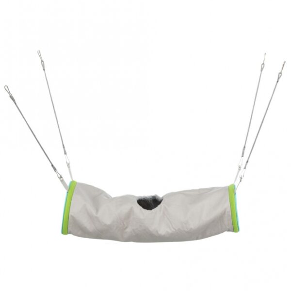 Entdecken Sie unser hochwertiges, zum Einhängen geeignetes Spielzeug in Baumwolle und Lammfell-Optik (Polyester) – ideal für Ihre kleinen Haustiere wie Frettchen und Ratten. Mit einem Durchmesser von ca. 14 cm und einer Länge von 45 cm bietet es genügend Platz zum Spielen und Entspannen. Die verschiedenen Farben werden je nach Lagerbestand ausgewählt, sodass jede Bestellung eine kleine Überraschung ist. Dieses Spielzeug ist nicht nur pflegeleicht, sondern kann auch einfach per Handwäsche gereinigt werden. Gönnen Sie Ihren Tieren ein sicheres und gemütliches Umfeld mit unserem praktischen und stilvollen Spielzeug!