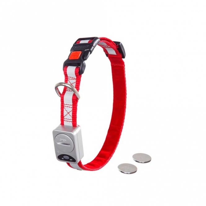 Erhöhen Sie die Sicherheit Ihres Hundes bei Dunkelheit mit unserem hochwertigen LED Halsband! Dieses super helle, rot blinkende Halsband bietet eine Sichtbarkeit von bis zu 300 m, sodass Ihr Vierbeiner jederzeit gut erkennbar ist. Das strapazierfähige Nylonmaterial sorgt für Langlebigkeit, während die reflektierenden Elemente zusätzlichen Schutz bieten. Das Halsband ist sofort einsatzbereit, da es mit Batterien geliefert wird. Mit einer verstellbaren Länge von ca. 45 - 65 cm und einer Breite von ca. 25 mm ist es ideal für Hunde jeder Größe. Investieren Sie in die Sicherheit Ihres Hundes – für gemütliche Abendspaziergänge ohne Sorgen!