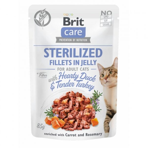Entdecken Sie die Brit Care Cat Pouch mit sterilisierten Filets in Gelee, die Ihre Katze mit herzhaftem Ente- und zartem Putenfleisch verwöhnt. Dieses Superpremium-Nassfutter ist speziell für ausgewachsene, sterilisierte Katzen entwickelt und eignet sich hervorragend als Alleinfuttermittel oder als schmackhafte Ergänzung zum Trockenfutter. Die getreidefreie Rezeptur enthält beeindruckende 85% Fleischanteil, was für eine hohe Qualität und einen köstlichen Geschmack sorgt. Angereichert mit Karotten und Rosmarin fördert es zudem eine gesunde Verdauung. Darüber hinaus ist das Futter frei von GMO, Soja und Zuckerzusatz, sodass Sie sicher sein können, dass Ihre Katze nur das Beste erhält. Die Zusammensetzung umfasst 62% Huhn, 15% Leber, 4% Ente und 4% Pute, ergänzt durch Mineralien und natürliche Antioxidantien. Achten Sie darauf, immer frisches Wasser bereitzustellen und das Futter bei Raumtemperatur zu servieren, um die optimale Frische und den Geschmack zu gewährleisten. Nutzen Sie die Fütterungstabelle, um die richtige Menge für das Gewicht Ihrer Katze zu bestimmen – für ein gesundes und glückliches Leben!