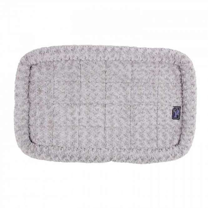 Machen Sie die Transportbox Ihres Hundes zum perfekten Wohlfühlort mit unserer hochwertigen Hundematte! Diese Matte ist mit strapazierfähigem, super weichem Lammfellimitat bezogen, das für ultimativen Komfort sorgt. Die verstärkte Polsterung an den Kanten bietet zusätzlichen Halt und Sicherheit, während die hochwertige Polyfüllung ihre angenehme Form behält, egal wie oft sie genutzt wird. Ideal für die Transportbox, den Kofferraum oder als gemütlicher Platz für unterwegs – diese Matte ist vielseitig einsetzbar und zudem maschinenwaschbar für einfache Reinigung. Mit den Maßen von ca. 78 x 49 x 7 cm passt sie perfekt in die meisten Transportboxen. Gönnen Sie Ihrem Hund den besten Komfort auf Reisen!