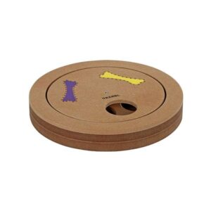 Entdecken Sie das perfekte Spielzeug für Ihren Hund mit unserem innovativen Hütchenspiel und Roulette – zwei spannende Denkspiele in einem! Diese interaktiven Brettspiele fördern die geistige Entwicklung Ihres Hundes, indem sie ihn herausfordern, Snacks aus versteckten Öffnungen zu finden. Ideal für Hunde aller Altersgruppen, besonders für ältere, kranke oder operierte Tiere, die sanfte Beschäftigung benötigen. Durch das Anheben der Hütchen oder das Drehen der Platte mit Pfote oder Schnauze wird nicht nur die Spielmotivation gesteigert, sondern auch die Bindung zwischen Mensch und Hund gestärkt. Mit einem Durchmesser von 24,7 cm und einer hochwertigen MDF-Platte mit lackierter Oberfläche, Holzkegeln und Schiebeabdeckungen ist dieses Spielzeug sowohl langlebig als auch einfach zu reinigen. Sorgen Sie für stundenlangen Spaß und fördern Sie gleichzeitig die geistige Fitness Ihres Hundes mit diesem hochwertigen Denkspiel!