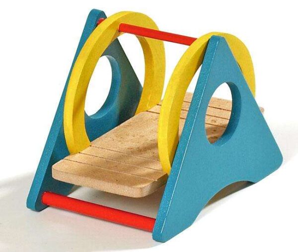 Entdecken Sie die Karlie Wonderland Hamster-Schaukel aus hochwertigem Echtholz, die perfekt für Ihren kleinen Nager geeignet ist. Mit den kompakten Maßen von 12,5 x 8 x 9,5 cm bietet diese Schaukel nicht nur eine sichere und komfortable Spielmöglichkeit, sondern fördert auch die Beweglichkeit und den Spieltrieb Ihres Hamsters. Das natürliche Holz sorgt für eine gesunde Umgebung und ist langlebig, sodass Sie lange Freude an diesem Spielzeug haben werden. Gönnen Sie Ihrem Haustier die beste Unterhaltung mit der Karlie Wonderland Hamster-Schaukel – ein echtes Must-Have für jeden Hamsterliebhaber!