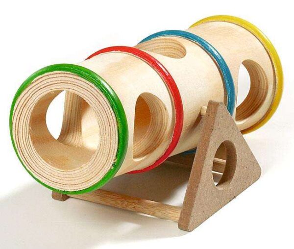 Entdecken Sie die Karlie Wonderland Hamster-Tunnelschaukel, ein hochwertiges Spielzeug aus echtem Holz, das speziell für Ihre kleinen Nager entwickelt wurde. Mit den Maßen von 16,5 x 7,5 x 8 cm bietet diese Tunnelschaukel zahlreiche Möglichkeiten für Spiel und Bewegung. Die integrierten Löcher fördern die Neugier und den Spieltrieb Ihres Hamsters, während das robuste Material für eine lange Lebensdauer sorgt. Ideal für eine artgerechte Haltung, ist diese Tunnelschaukel nicht nur ein tolles Spielzeug, sondern auch ein wichtiger Beitrag zur mentalen und physischen Gesundheit Ihres Haustiers. Gönnen Sie Ihrem Hamster das beste Erlebnis mit dieser günstigen und qualitativ hochwertigen Tunnelschaukel!