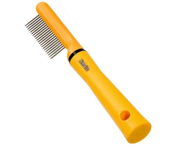Der Kamm für Streicheltiere aus der Karlie Perfect Care Pflegeserie ist das ideale Pflegewerkzeug für langes Fell. Mit einer praktischen Größe von 20,5 cm ermöglicht dieser hochwertige Kamm eine sanfte und effektive Fellpflege, die das Verfilzen verhindert und das Fell glänzend und gesund hält. Perfekt geeignet für Katzen und Hunde mit langem Haar, sorgt er für ein angenehmes Pflegeerlebnis sowohl für Ihr Haustier als auch für Sie. Investieren Sie in die beste Pflege für Ihr geliebtes Tier und genießen Sie die Vorteile eines hochwertigen Pflegeprodukts, das sich durch seine Langlebigkeit und Benutzerfreundlichkeit auszeichnet.