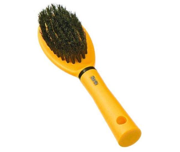 Die Naturhaarbürste für Streicheltiere aus der Karlie Perfect Care Pflegeserie ist der ideale Begleiter für die Pflege Ihres geliebten Haustiers. Mit einer Größe von 17 cm sorgt diese hochwertige Bürste für seidiges, glänzendes Fell und entfernt sanft lose Haare sowie Verfilzungen. Dank der natürlichen Borsten ist sie besonders schonend und fördert die Durchblutung der Haut, was zu einem gesunden Fell beiträgt. Diese Bürste ist nicht nur effektiv, sondern auch günstig und bietet Ihnen die perfekte Lösung für die tägliche Fellpflege. Gönnen Sie Ihrem Haustier die beste Pflege mit der Karlie Perfect Care Naturhaarbürste!