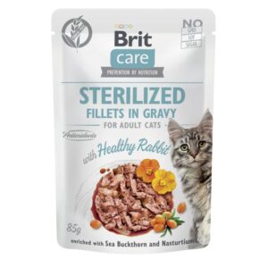 Entdecken Sie das Brit Care Cat Pouch für sterilisierten Katzen, ein hochwertiges Superpremium-Nassfutter, das speziell für ausgewachsene, sterilisierte Katzen entwickelt wurde. Mit zarten Filets in schmackhafter Soße, angereichert mit gesundem Kaninchen, Sanddorn und Kapuzinerkresse, bietet dieses getreidefreie Futter eine optimale Ernährung. Der hohe Fleischanteil von 85% (62% Huhn, 15% Leber, 8% Kaninchen) sorgt für einen unvergleichlichen Geschmack und ist ideal als Alleinfutter oder als leckere Ergänzung zum Trockenfutter. Natürliche Antioxidantien wie Rosmarin-Extrakt unterstützen die Gesundheit Ihrer Katze. Die praktische Fütterungsempfehlung hilft Ihnen, die richtige Menge für Ihre Katze zu finden, während Sie stets frisches Wasser bereitstellen sollten. Gönnen Sie Ihrer Katze mit Brit Care das beste Futter für ein gesundes und glückliches Leben!