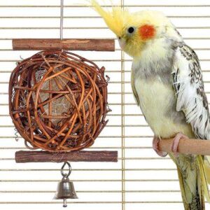 Entdecken Sie den natürlichen Knabberspaß für Vögel, der ideal zur Beschäftigung und zum Zeitvertreib Ihrer gefiederten Freunde ist. Dieser hochwertige Vogelknabberartikel ist gefüllt mit 100% natürlichem Nestmaterial und bietet eine gesunde und vollverdauliche Knabbererfahrung. Mit einem Durchmesser von ca. 5 cm ist er perfekt für Vögel aller Größen geeignet. Sorgen Sie dafür, dass Ihre Haustiere aktiv und glücklich bleiben – der beste Weg, um Langeweile zu vertreiben und gleichzeitig die natürliche Neugier zu fördern!