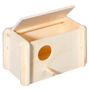 Dieser praktische Nistkasten ist ideal für Vogelkäfige und Volieren und bietet Ihren Wellensittichen und anderen Vogelarten einen sicheren Ort zum Brüten. Mit den kompakten Abmessungen von 21 x 12,5 x 13 cm passt er perfekt in jede Umgebung. Der Verein der Wellensittich-Freunde Deutschland e.V. empfiehlt, dass Nistkästen wie dieser dazu beitragen können, Ihre Vögel zur Fortpflanzung zu animieren. Denken Sie daran, dass für die Zucht von Krummschnäbeln in Deutschland eine Zuchtgenehmigung erforderlich ist. Für weitere Informationen besuchen Sie bitte www.vwfd.de. Investieren Sie in diesen hochwertigen Nistkasten und fördern Sie das Wohlbefinden Ihrer gefiederten Freunde!