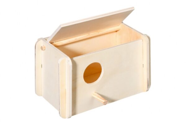 Dieser praktische Nistkasten ist ideal für Vogelkäfige und Volieren und bietet Ihren Wellensittichen und anderen Vogelarten einen sicheren Ort zum Brüten. Mit den kompakten Abmessungen von 21 x 12,5 x 13 cm passt er perfekt in jede Umgebung. Der Verein der Wellensittich-Freunde Deutschland e.V. empfiehlt, dass Nistkästen wie dieser dazu beitragen können, Ihre Vögel zur Fortpflanzung zu animieren. Denken Sie daran, dass für die Zucht von Krummschnäbeln in Deutschland eine Zuchtgenehmigung erforderlich ist. Für weitere Informationen besuchen Sie bitte www.vwfd.de. Investieren Sie in diesen hochwertigen Nistkasten und fördern Sie das Wohlbefinden Ihrer gefiederten Freunde!