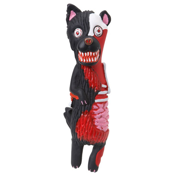 Entdecken Sie unser einzigartiges **Vinylspielzeug für Hunde**, das mit einem lustigen **Quietschgeräusch** begeistert! Dieses originelle und kreative Spielzeug hat ein cooles, gruselig aussehendes Wesen – den Zombie von Dogit. Trotz seines schaurigen Aussehens ist es absolut harmlos und sorgt für unvergessliche Spielstunden mit Ihrem vierbeinigen Freund. Die lebhaften Farben und das realistische Design machen es zu einem echten Hingucker, der sowohl Hunde als auch ihre Besitzer begeistert. Dieses hochwertige Spielzeug gehört zur **Vynilspielzeugfamilie für Hunde** und ist eines von fünf coolen, gruselig aussehenden Wesen. Sammeln Sie alle fünf und stellen Sie Ihre eigene liebenswürdige Zombie-Bande zusammen! Machen Sie das Spielen mit Ihrem Hund zu einer spaßigen und unterhaltsamen Erfahrung – mit diesem tollen Hundespielzeug wird jeder Tag zum Abenteuer!