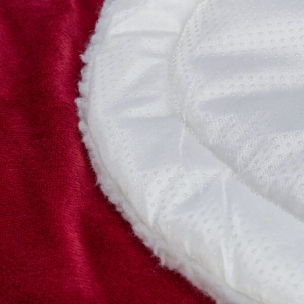 Dieser stilvolle Teppich in Plüsch/Lammfell-Optik ist der perfekte Akzent für Ihr Zuhause. Mit einem hochwertigen Polyester-Bezug und einer bequemen Polyestervlies-Füllung von 2 cm bietet er sowohl Komfort als auch eine ansprechende Ästhetik. Der rutschfeste Boden sorgt dafür, dass der Teppich an Ort und Stelle bleibt, was ihn ideal für jeden Raum macht. Zudem ist der Teppich pflegeleicht und kann einfach von Hand gewaschen werden. Mit den Maßen von ca. 98 × 58 cm passt er perfekt in jedes Zimmer und verleiht Ihrem Wohnbereich eine gemütliche Atmosphäre. Holen Sie sich jetzt diesen günstigen und qualitativ hochwertigen Teppich für Ihr Zuhause!