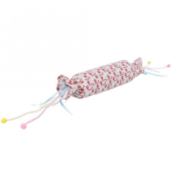 Dieser knisternde Spielzeug für Katzen ist aus hochwertigem Polyester gefertigt und sorgt für stundenlangen Spielspaß. Mit einer Größe von ca. 34 cm ist es perfekt für kleine und große Katzen geeignet. Das integrierte Catnip stimuliert die Sinne Ihrer Katze und macht das Spielzeug besonders attraktiv. Bitte beachten Sie, dass Farben und Muster vom Bild abweichen können. Entscheiden Sie sich für dieses unterhaltsame und langlebige Katzenspielzeug, das sowohl Spaß als auch Qualität bietet – ideal für jede Katze!