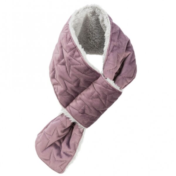Entdecken Sie unser kuscheliges Kissen in Samt-Optik und Plüsch, gefertigt aus hochwertigem Polyester. Die zarte Farbe Flieder bringt einen Hauch von Eleganz in Ihr Zuhause und passt perfekt zu jeder Einrichtung. Mit einer Größe von 50 cm in der Größe S ist es ideal für gemütliche Abende auf der Couch oder als dekoratives Element im Schlafzimmer. Dieses Kissen vereint stilvolles Design mit hohem Komfort und ist eine günstige Möglichkeit, Ihr Wohnambiente aufzuwerten. Verleihen Sie Ihrem Raum einen Hauch von Luxus und Gemütlichkeit!