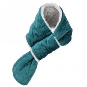 Dieser stilvolle Plüschstoff in Samt-Optik aus hochwertigem Polyester ist die perfekte Wahl für alle, die Wert auf Komfort und Eleganz legen. In einem ansprechenden Grünton und in der Größe L (90 cm) ist dieses Produkt nicht nur optisch ein Highlight, sondern auch äußerst vielseitig einsetzbar. Egal, ob als dekoratives Element in Ihrem Wohnraum oder als gemütliche Ergänzung für Ihr Schlafzimmer – dieser Plüschstoff überzeugt durch seine hohe Qualität und Langlebigkeit. Gönnen Sie sich das Beste für Ihr Zuhause und genießen Sie den luxuriösen Look und das angenehme Gefühl, das dieser Samt-Optik Stoff bietet. Ideal für alle, die nach einem günstigen, aber dennoch hochwertigen Produkt suchen!