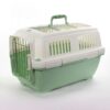 Entdecken Sie die ideale Transportbox für Katzen und kleine Hunde! Diese hochwertige Transportbox hat eine maximale Belastung von 15 kg und ist aus robustem Kunststoff mit stabilen Metalltüren gefertigt. Sie lässt sich sowohl vorne als auch oben öffnen, was den Zugang für Ihr Haustier erleichtert. Mit den praktischen Außenmaßen von 57 x 37 x 36 cm ist sie perfekt für Reisen und Ausflüge. Die ansprechende Kombination aus grün-pastell und weiß sorgt für eine moderne Optik, während die leicht zu reinigende Oberfläche hygienische Sauberkeit garantiert. Verleihen Sie Ihrer Box mit den beiliegenden Aufklebern eine persönliche Note und machen Sie sie zu einem stilvollen Begleiter für Ihr Tier. Wählen Sie die beste Transportbox für Ihr Haustier und genießen Sie stressfreie Reisen!
