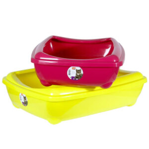Die Katzentoilette Arist-O-Tray Hawai mit Rand sorgt für ein fröhliches Hawai-Feeling in Ihrem Zuhause und ist die perfekte Wahl für Katzenliebhaber. Mit ihren strahlenden Farben bringt sie nicht nur Freude, sondern auch Stil in jeden Raum. Die Katzentoilette hat die praktischen Maße von 50 x 38 x 13 cm (LxBxH) und bietet ausreichend Platz für Ihre Katze. Bitte beachten Sie, dass die Farbwahl aufgrund des Lagerbestands nicht möglich ist – jede Toilette wird in einer zufälligen Farbe geliefert. Entscheiden Sie sich für die Arist-O-Tray Hawai Katzentoilette und genießen Sie eine hochwertige und funktionale Lösung für die Hygiene Ihres geliebten Haustiers!