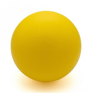 Der PROCYON Treibball in der kleineren Variante ist der ideale Spielzeug für aktive Hunde, die gerne spielen und toben. Mit einem Durchmesser von ca. 20 cm und in leuchtendem Gelb ist dieser besonders stabile Treibball perfekt für stundenlangen Spaß, selbst bei scharfen Zähnen. Hunde sollten den Ball nicht mit dem Maul transportieren, sondern ihn treiben und rollen, was die Interaktion fördert und die natürlichen Instinkte anregt. Investieren Sie in diesen hochwertigen Treibball und bieten Sie Ihrem Hund ein langlebiges und unterhaltsames Spielzeug, das Freude und Bewegung garantiert.