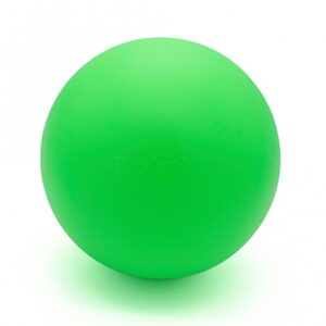 Der PROCYON Treibball in der praktischen, kleineren Variante überzeugt durch seine hohe Stabilität und Langlebigkeit, selbst bei scharfen Hundezähnen. Dieser robuste Treibball mit einem Durchmesser von ca. 20 cm ist ideal für aktive Hunde, die gerne spielen und jagen. Er wurde speziell entwickelt, damit Ihr Hund ihn nicht mit dem Maul transportiert, sondern ihn mit Freude treiben und rollen kann. Die auffällige grüne Farbe sorgt dafür, dass der Ball in jeder Umgebung gut sichtbar ist. Gönnen Sie Ihrem Vierbeiner stundenlangen Spielspaß mit diesem hochwertigen und langlebigen Treibball!