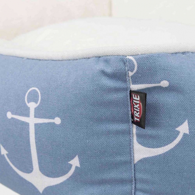 Entdecken Sie unser vielseitiges Wendekissen in hochwertiger Canvas-Optik und Plüsch, das nicht nur stilvoll aussieht, sondern auch höchsten Komfort bietet. Der Bezug aus strapazierfähigem Baumwoll- und Polyester-Material sorgt für eine angenehme Haptik und ist bei 40°C waschbar, was die Pflege kinderleicht macht. Mit einer Polyestervlies-Füllung bietet das Kissen eine optimale Unterstützung für Nacken und Rücken. Dank der zwei Design-Varianten können Sie das Kissen nach Lust und Laune umdrehen und so immer wieder neu gestalten. Der rutschfeste Boden sorgt dafür, dass das Kissen an Ort und Stelle bleibt, während die abnehmbaren Kissen- und Bettbezüge eine einfache Handwäsche des Inletts ermöglichen. Mit den großzügigen Maßen von ca. 80 x 65 cm ist dieses Kissen die perfekte Ergänzung für Ihr Zuhause – ob auf dem Sofa oder im Schlafzimmer. Holen Sie sich jetzt dieses praktische und elegante Wendekissen für mehr Gemütlichkeit!