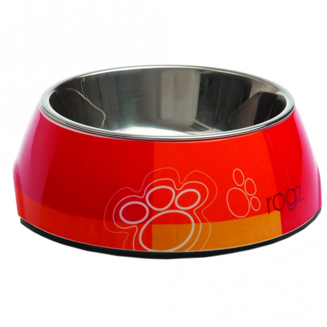 Der **rogz Bubble Hundenapf** ist die perfekte Wahl für alle Hundebesitzer, die Wert auf **hochwertiges Design**, **stylische Farben** und **hohe Funktionalität** legen. Dieser innovative Hundenapf besteht aus einem **Melamin-Außennapf** und einer **Edelstahl-Innenschale**, was ihn zu einem praktischen 2-in-1 Produkt macht – ideal für den täglichen Gebrauch und auch auf Reisen. Der Edelstahleinsatz ist leicht herausnehmbar und somit einfach zu reinigen, während beide Teile **UV- und rostbeständig**, **schadstofffrei** und **absolut hygienisch** sind. Zudem ist der Napf spülmaschinenfest, was die Pflege noch einfacher macht. Der Silikonrand der Melaminschale sorgt dafür, dass der Napf an seinem Platz bleibt und nicht verrutscht. Genießen Sie mit dem **rogz Bubble Hundenapf** ein trendiges Fressvergnügen für Ihren vierbeinigen Freund! **Größe:** L = 700 ml **Außenmaße:** 22,0 cm Durchmesser, 7,5 cm hoch **Edelstahl-Innennapf:** 16,0 cm Durchmesser, 4,5 cm hoch