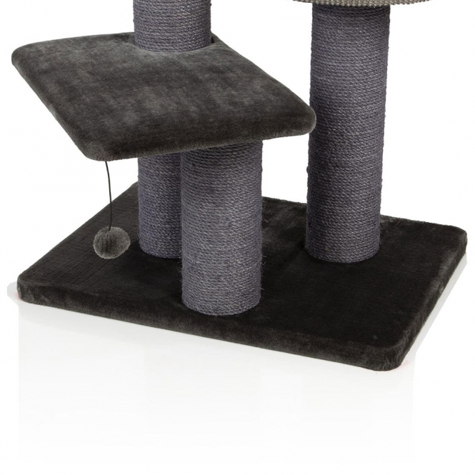 Der hochwertige Kratzbaum Coony 130 ist die perfekte Wahl für Katzenliebhaber mit mehreren Samtpfoten. Mit seiner extrem stabilen und standfesten Bauweise, dank der massiven Sisalsäule mit einem Durchmesser von ca. 15 cm, bietet dieser Kratzbaum optimale Sicherheit für große und schwere Katzenrassen. Die abwechslungsreichen und großzügigen Schlafplätze laden Ihre Katzen zu ausgiebigen Ruhepausen ein, während das kuschelige Häuschen mit einem Durchmesser von ca. 41,5 cm und einer Höhe von ca. 26 cm ideal zum Verstecken und Entspannen ist. Das herausnehmbare Kuschelkissen ist leicht zu reinigen und sorgt für zusätzlichen Komfort. Die vielen Plattformen ermöglichen es jeder Katze, ihren Lieblingsplatz zu finden, und die große Liegemulde mit den Maßen ca. 60 x 55 cm bietet einen perfekten Überblick über das Revier. Mit einer stabilen Bodenplatte von ca. 75 x 56 x 4 cm und einem Gesamtgewicht von ca. 29 kg ist der Coony 130 nicht nur robust, sondern auch ein echter Kletterspaß für Ihre Katzen. Dieser Kratzbaum ist die ideale Lösung für einen Mehrkatzenhaushalt und vereint hohe Qualität mit einem ansprechenden Design in elegantem Grau.