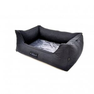 Entdecken Sie das orthopädische Hundebett CARL PLUS, das speziell für optimalen Liegekomfort und gesunden Schlaf Ihres Hundes entwickelt wurde. Mit einem einzigartigen Memory Effekt aus hochwertigem Visco-Schaum (Memory Foam) passt sich der Liegekern perfekt an den Körper Ihres Vierbeiners an und entlastet Gelenke, Wirbelsäule und Muskeln. Dieses Hundebett bietet punktgenaue Druckentlastung und ist ideal für junge und ältere Hunde, um präventiv gegen Druckstellen vorzugehen. Die extra dicke Liegefläche von 7 cm sorgt für zusätzlichen Komfort, während die abnehmbare und waschbare Kuscheldecke für einfache Pflege und Flexibilität sorgt. Der stilvolle und stabile Rand bietet Sicherheit und Geborgenheit, während der praktische Reißverschluss eine einfache Reinigung ermöglicht. Gönnen Sie Ihrem Hund den besten Schlafplatz mit dem orthopädischen Hundebett CARL PLUS – für glückliche und gesunde Hunde!