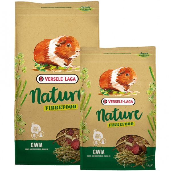 **Abwechslungsreiche, faserreiche Mischung für empfindliche Meerschweinchen** Entdecken Sie unsere hochwertige, faserreiche Mischung, die speziell für empfindliche Meerschweinchen entwickelt wurde. Diese getreidefreie Futteroption enthält nur die besten und am leichtesten verdaulichen Zutaten wie Timotheegras und rote Bete. Unsere sorgfältig ausgewählten Gräser und Kräuter fördern nicht nur gesunde Zähne, sondern auch eine optimale Verdauung. Ideal für eine ausgewogene Ernährung, empfehlen wir eine tägliche Futterration von 40 bis 55 g, abhängig von Größe und Rasse Ihres Meerschweinchens. Ergänzen Sie die Ernährung mit frischem Heu und stellen Sie sicher, dass täglich frisches Trinkwasser bereitsteht. Geben Sie Ihrem kleinen Freund das Beste für seine Gesundheit und Vitalität!