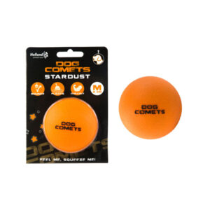 Dieser hochwertige Naturkautschuk Ball ist das perfekte Spielzeug für Ihren Hund. Er springt ideal, schwimmt mühelos und ist äußerst langlebig. Mit seiner speziellen Textur sorgt der Ball nicht nur für maximalen Spielspaß, sondern hilft auch dabei, die Zähne Ihres Hundes zu reinigen und das Zahnfleisch sanft zu massieren – für strahlend weiße Zähne und eine gesunde Mundhygiene! Hergestellt aus 100% hochwertigem Naturkautschuk, lässt sich der Ball ganz einfach reinigen. Mit einem Durchmesser von ca. 6 cm und in einer auffälligen orange Farbe ist er ein echter Blickfang. Gönnen Sie Ihrem Hund das beste Spielzeug für stundenlangen Spaß und Pflege!