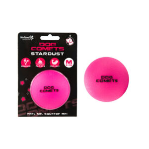 Entdecken Sie den perfekten Naturkautschuk Ball für Ihren Hund, der nicht nur hervorragend springt, sondern auch schwimmt und extrem langlebig ist. Dieser hochwertige Hundespielzeug aus 100% Naturkautschuk sorgt dafür, dass die Zähne Ihres Hundes gereinigt und das Zahnfleisch sanft massiert wird – für strahlend weiße Zähne und eine bessere Mundgesundheit! Mit einem Durchmesser von ca. 6 cm und in einem ansprechenden Rosa ist dieser robuste Ball ideal für stundenlangen Spielspaß. Leicht zu reinigen und perfekt für aktive Hunde, bietet er die ideale Kombination aus Spiel und Pflege. Gönnen Sie Ihrem vierbeinigen Freund das Beste – mit diesem langlebigen und zahnfreundlichen Spielzeug!