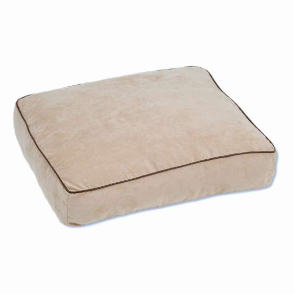 Erleben Sie ultimativen Komfort mit unserem besonders dicken und weichen Kissen in der eleganten Farbe Cafe au Lait. Der Bezug besteht zu 100 % aus hochwertiger Baumwolle, während die Füllung aus Schaumstoff-Flocken für eine optimale Unterstützung sorgt. Dieses Kissen ist nicht nur gemütlich, sondern auch pflegeleicht, da es bis 30 Grad maschinenwaschbar ist. Mit den großzügigen Maßen von 100 x 70 x 11,5 cm ist es ideal für entspannte Stunden auf der Couch oder im Bett. Gönnen Sie sich das beste Schlaferlebnis mit diesem Kissen, das sowohl Qualität als auch Stil vereint!