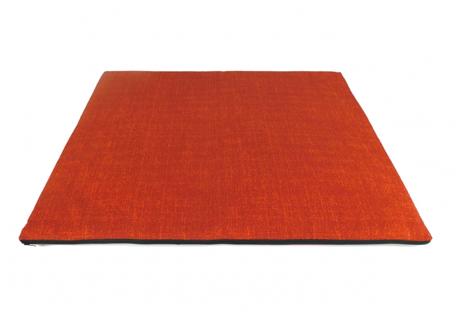 Dieses hochwertige Hundekissen von CARBONE, "Made in Italy", ist die perfekte Wahl für mittelgroße und große Hunde. Mit einer großzügigen Größe von ca. 70 x 100 cm bietet es ausreichend Platz für Ihren vierbeinigen Freund. Das praktische Wendekissen ist aus strapazierfähiger Baumwolle gefertigt und verfügt über einen praktischen Reißverschluss an der langen Seite, sodass der Bezug einfach abgezogen und bei bis zu 30 Grad gewaschen werden kann. Im Inneren sorgt ein weiches Polyestervlies für optimalen Liegekomfort und eine Dicke von ca. 3 cm macht es ideal für den Kofferraum oder als Polsterung in einer Transportbox. Ihr Hund wird diesen bequemen Liegeplatz lieben und Sie profitieren von der hohen Qualität und Langlebigkeit dieses Produkts. Holen Sie sich jetzt das beste Hundekissen für Ihr Haustier!