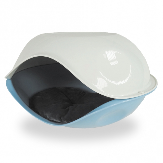 Entdecken Sie die gemütliche Katzenhöhle, die perfekte Rückzugsmöglichkeit für Ihren Stubentiger zum Schlafen und Verstecken. Diese hochwertige Katzenhöhle besteht aus zwei stabilen und stilvollen Halbschalen aus glänzendem Kunststoff in verschiedenen Farben. Im Inneren sorgt ein kuscheliges Kissen für maximalen Komfort. Dank der robusten Bauweise kann Ihre Katze problemlos darauf sitzen oder liegen, ohne dass die Form der Höhle beeinträchtigt wird. Mit ihrem ausgefallenen Design wird diese Katzenhöhle zum echten Hingucker in Ihrem Zuhause. Sie haben die Freiheit, die farbige Halbschale nach Belieben oben oder unten zu platzieren. Die Außenmaße betragen ca. 56 x 46 x 30 cm (BxTxH) und das Kissen misst ca. 40 x 32 cm. Wählen Sie die elegante Farbvariante taupe-weiß und geben Sie Ihrem Haustier den idealen Rückzugsort!