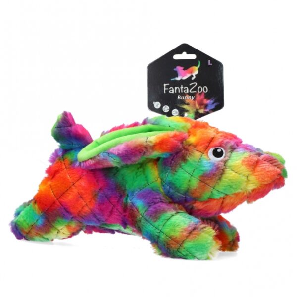 Bringen Sie Freude in das Leben Ihres Hundes mit unserem langlebigen und hochwertigen Kuscheltier! Dieses besondere Spielzeug ist nicht nur ideal zum Spielen, sondern auch perfekt zum Kuscheln. Dank der dreifachen Nähte und der Verwendung von starken Materialien ist es besonders robust und hält auch den wildesten Spielen stand. Zudem ist das Kuscheltier mit einem Quietscher ausgestattet, der zusätzlichen Spaß bietet. Ein weiterer Pluspunkt: Unsere Kuscheltiere aus der FantaZoo Familie werden aus recyceltem Material hergestellt, was nicht nur Ihrem Hund, sondern auch der Umwelt zugutekommt. Mit einer Größe von ca. 36 x 17 cm ist es das ideale Spielzeug für jeden Hund. Gönnen Sie Ihrem Vierbeiner dieses wunderbare, weiche Kuscheltier und unterstützen Sie gleichzeitig nachhaltige Produkte!