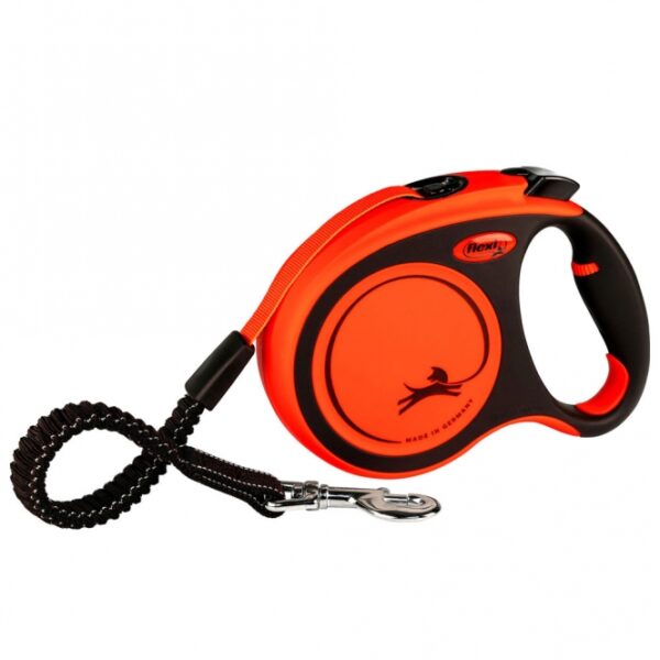 Entdecken Sie die innovative Hundeleine mit integriertem Ruckdämpfer, die das ruckartige Ziehen Ihres Hundes effektiv abfedert und Ihnen ein angenehmeres Spaziergangserlebnis bietet. Der ergonomische Softgriff sorgt für hohen Komfort, während Sie die Kontrolle über Ihren Hund behalten. Diese hochwertige Leine ist nicht nur in der eleganten Farbe Schwarz/Orange erhältlich, sondern auch erweiterbar durch das praktische flexi Multi Box und das LED Lighting System, was sie zur idealen Wahl für Hundebesitzer macht. Mit einer Länge von 3m ist die Leine perfekt für kleine Hunde bis 15 kg geeignet und bietet Ihnen Flexibilität und Sicherheit bei jedem Ausflug.
